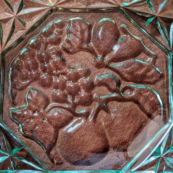 Vintage Collectible Green Glass Scalloped Edge Fruit Bowl - Picture 9 of 15